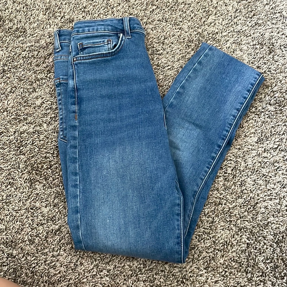 FOREVER 21 jeans.